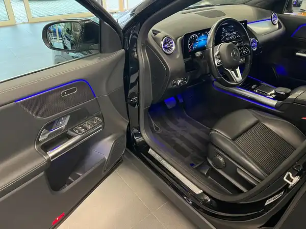 MERCEDES-BENZ GLA 220 (9/27)