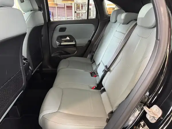 MERCEDES-BENZ GLA (11/20)