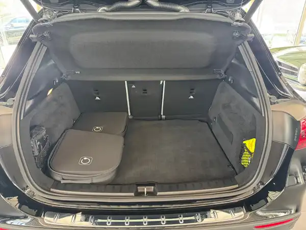 MERCEDES-BENZ GLA (13/20)