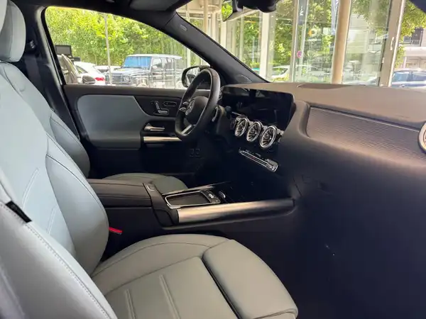 MERCEDES-BENZ GLA (15/20)