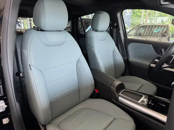 MERCEDES-BENZ GLA (16/20)
