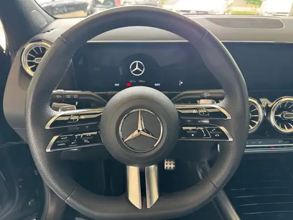 MERCEDES-BENZ GLA (17/20)