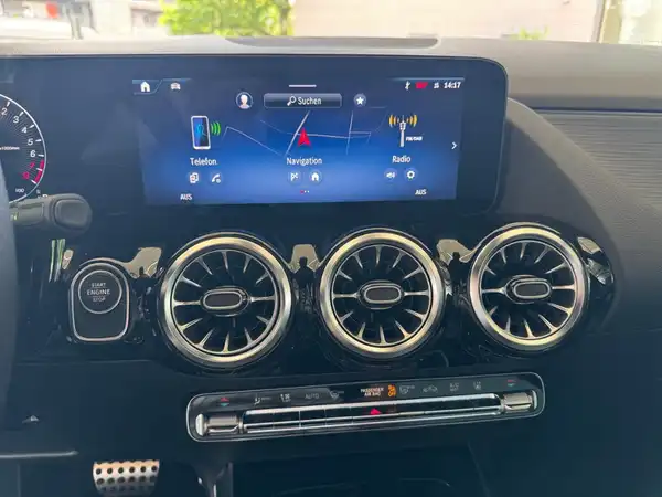 MERCEDES-BENZ GLA (19/20)