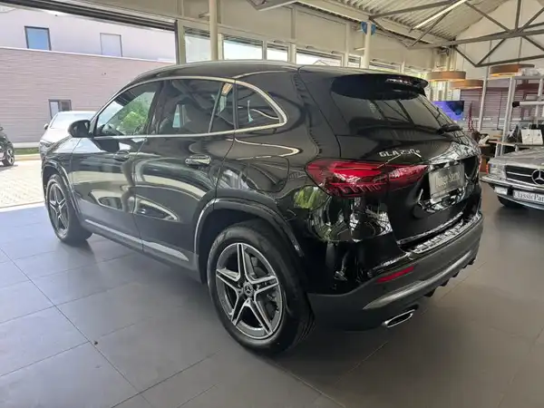 MERCEDES-BENZ GLA (3/20)