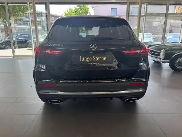 MERCEDES-BENZ GLA (4/20)