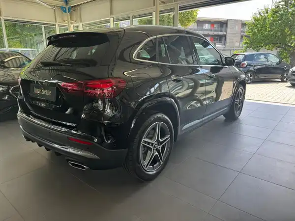 MERCEDES-BENZ GLA (5/20)