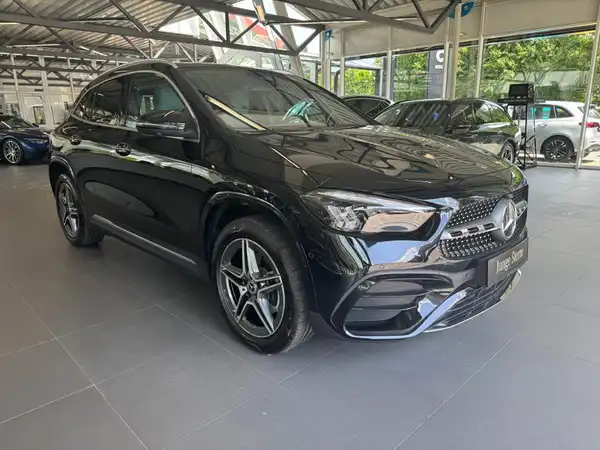 MERCEDES-BENZ GLA (6/20)