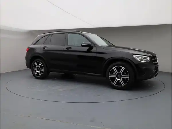 MERCEDES-BENZ GLC (8/24)