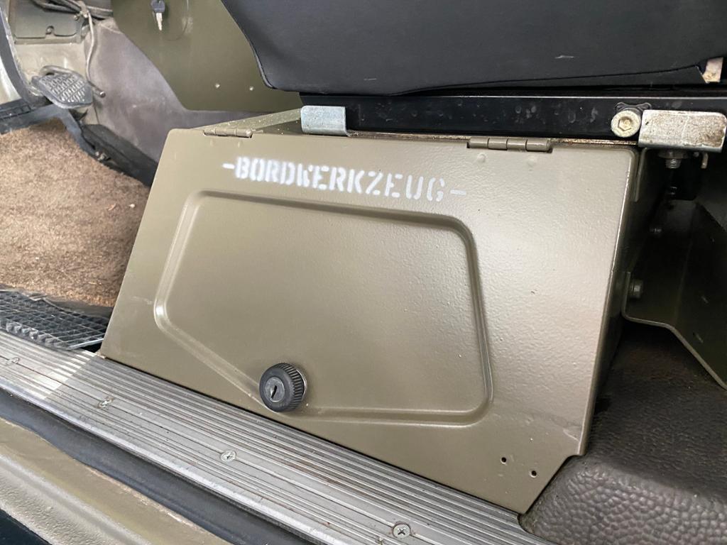 MERCEDES-BENZ PUCH 300 GD (29/29)