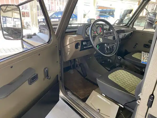 MERCEDES-BENZ PUCH 300 GD (7/29)