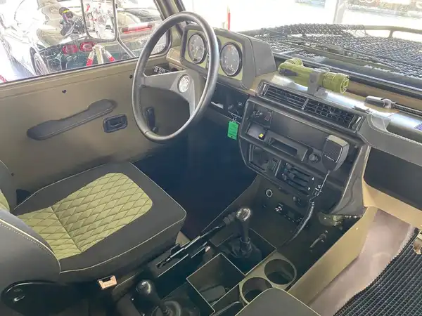 MERCEDES-BENZ PUCH 300 GD (8/29)