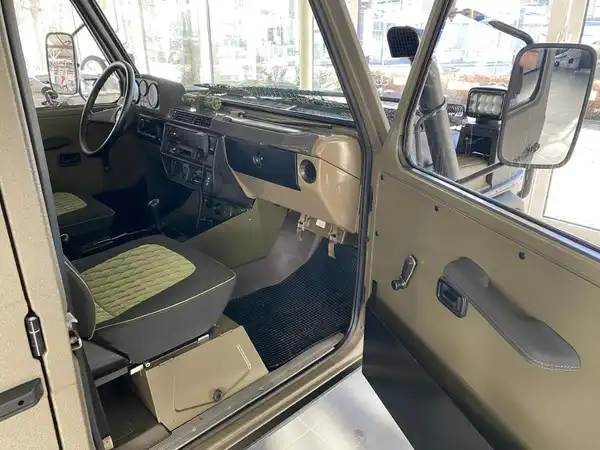 MERCEDES-BENZ PUCH 300 GD (9/29)