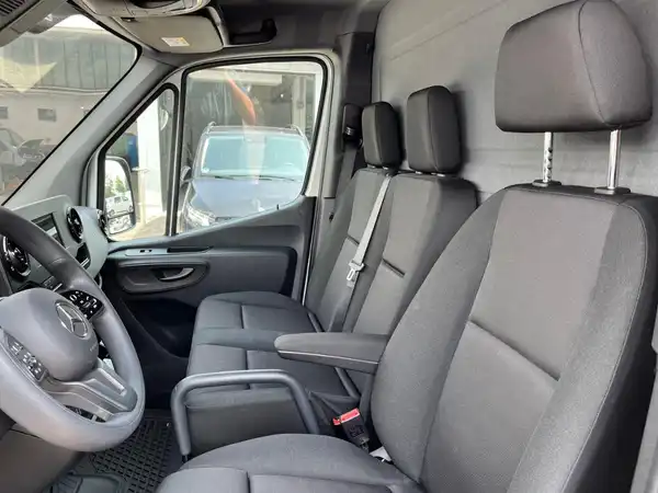 MERCEDES-BENZ SPRINTER (8/22)
