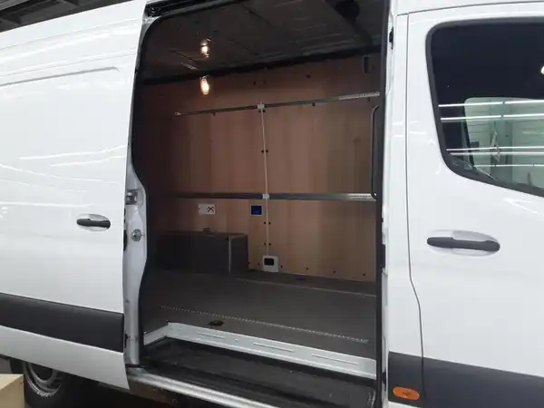 MERCEDES-BENZ SPRINTER (8/11)
