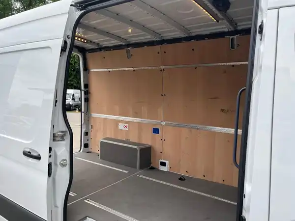 MERCEDES-BENZ SPRINTER (18/20)