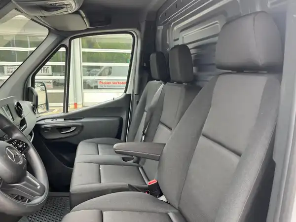 MERCEDES-BENZ SPRINTER (8/20)