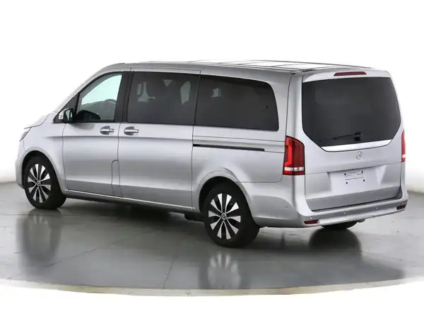 MERCEDES-BENZ V 220 (6/10)
