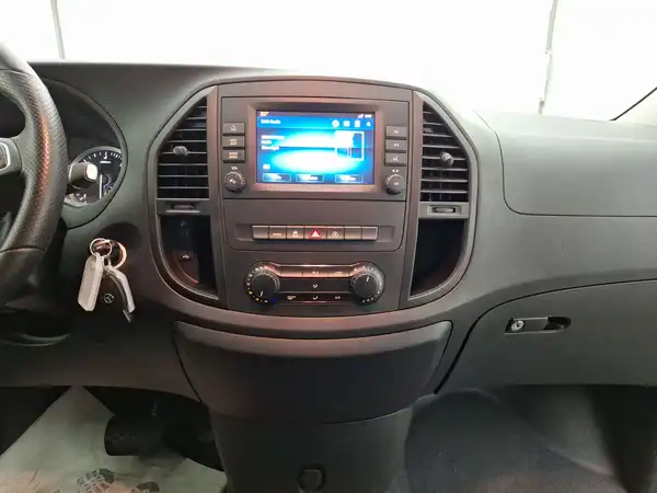 MERCEDES-BENZ VITO (8/15)