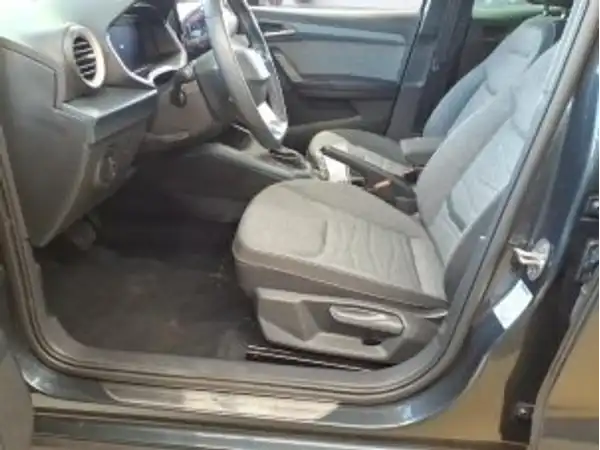 SEAT ARONA (4/6)