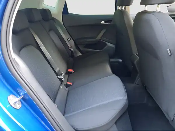 SEAT ARONA (15/16)