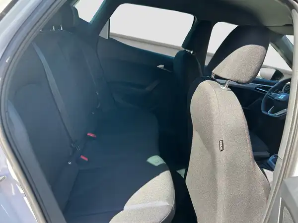 SEAT ARONA (15/16)