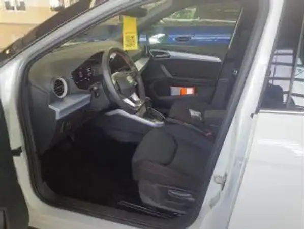 SEAT ARONA (4/7)