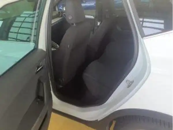 SEAT ARONA (5/7)