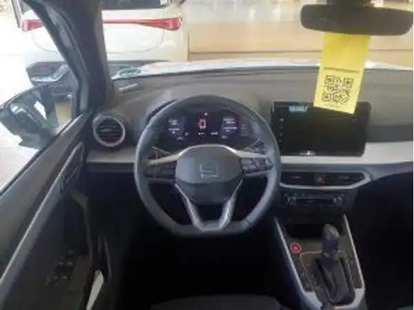 SEAT ARONA (6/7)