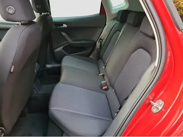 SEAT ARONA (9/16)