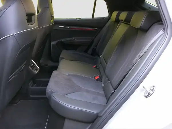 ŠKODA ENYAQ (8/16)