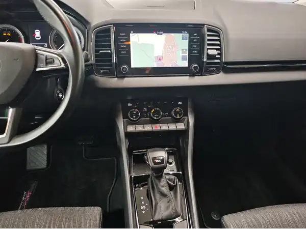 ŠKODA KAROQ (11/16)