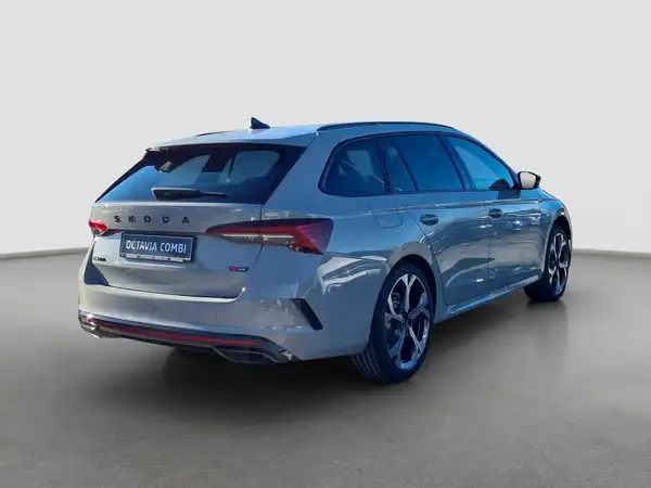 ŠKODA OCTAVIA RS (5/17)