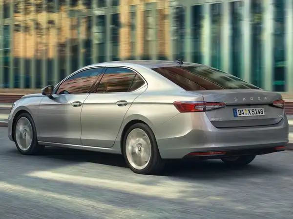 Skoda Superb Sportline (1/4)