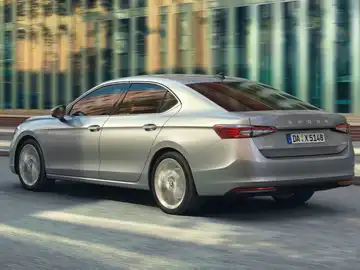 Skoda Superb Sportline (1/4)