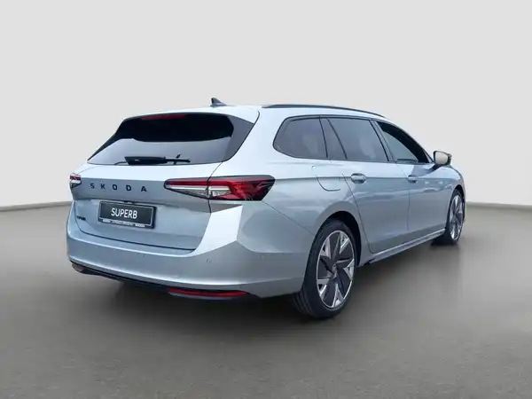 ŠKODA SUPERB (4/15)