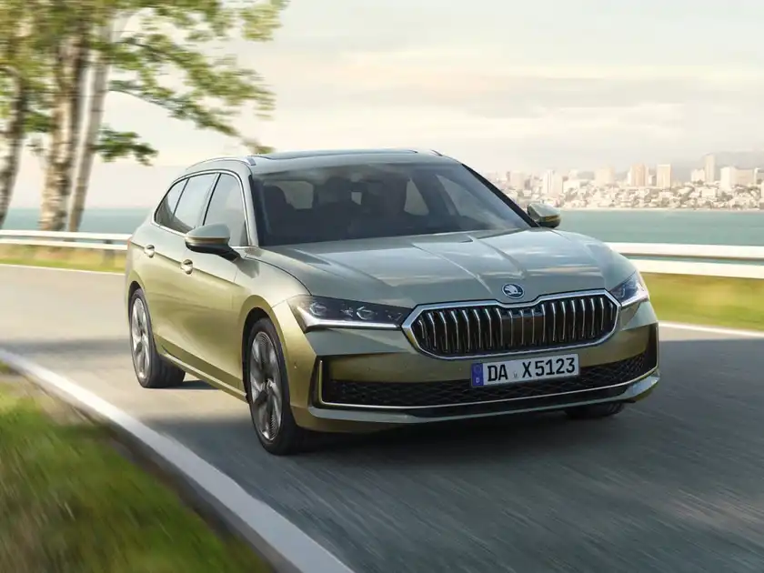 Skoda Superb Combi Sportline (1/4)