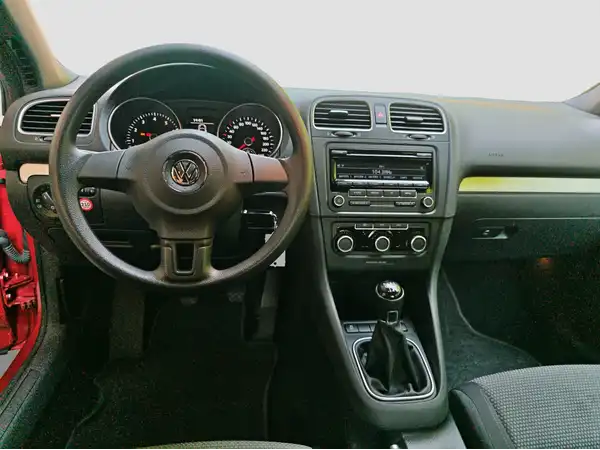 VW GOLF (10/16)
