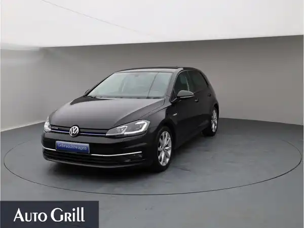 VW GOLF (2/26)