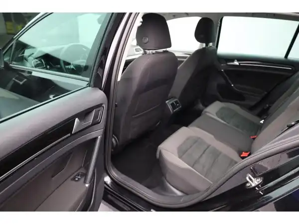 VW GOLF (12/26)