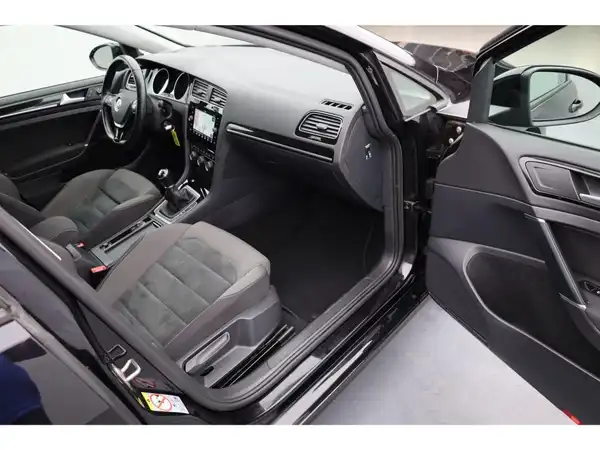 VW GOLF (13/26)
