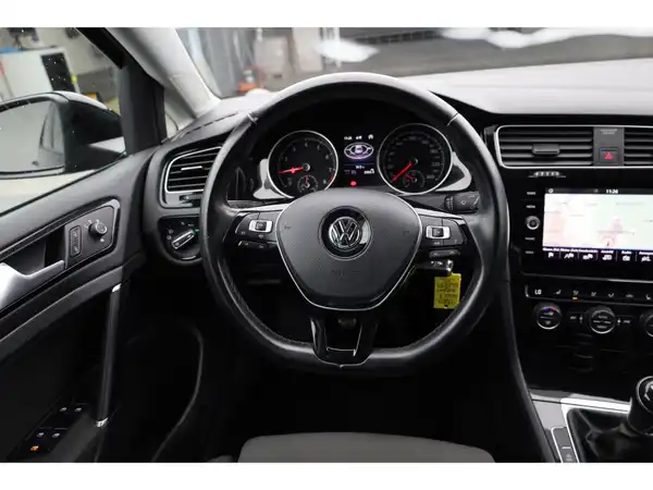 VW GOLF (15/26)