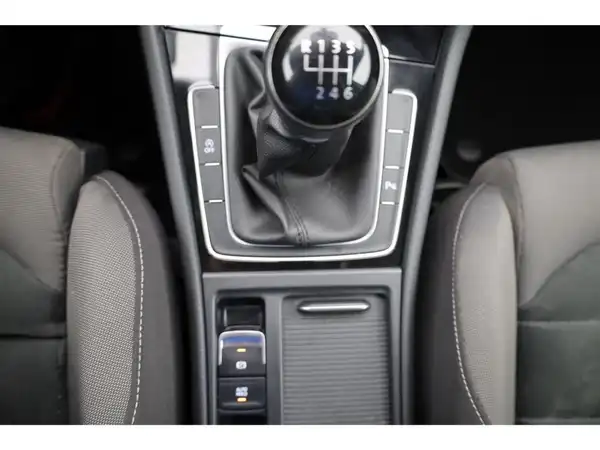 VW GOLF (22/26)