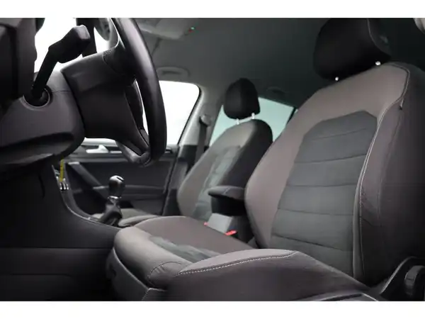 VW GOLF (23/26)