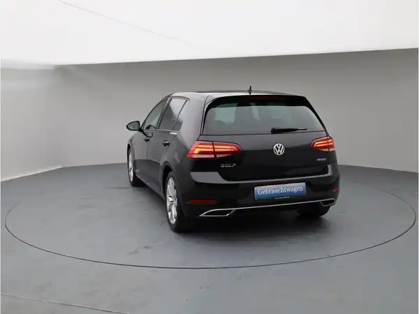 VW GOLF (5/26)