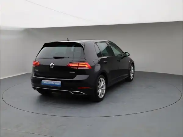 VW GOLF (6/26)