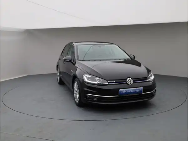 VW GOLF (9/26)