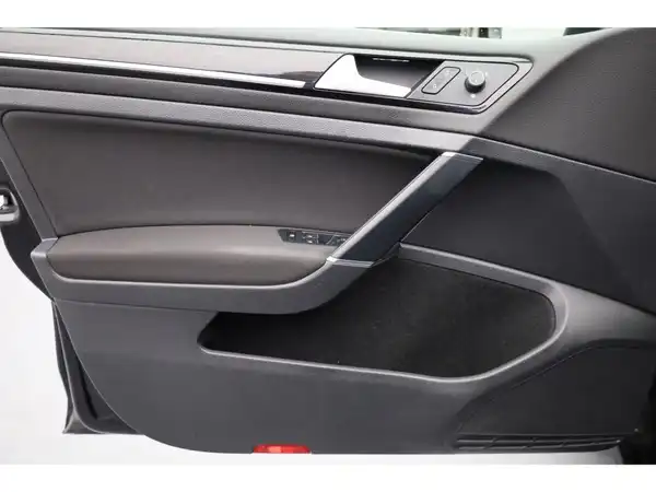 VW GOLF (10/26)