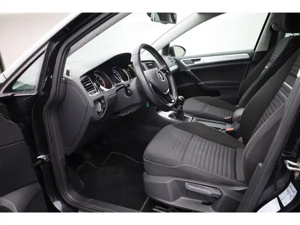 VW GOLF (11/23)
