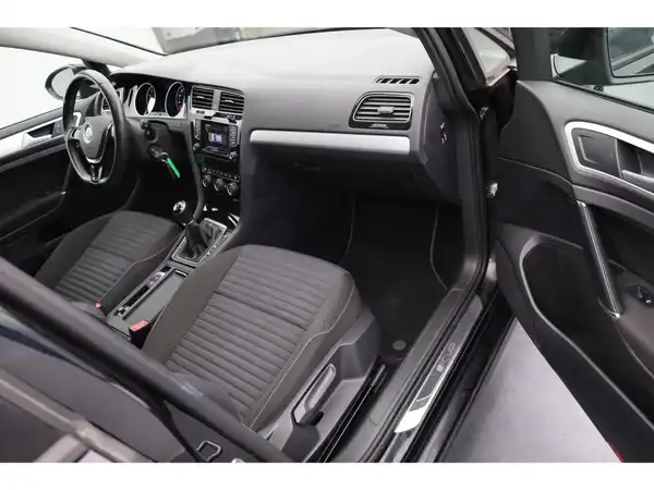 VW GOLF (13/23)