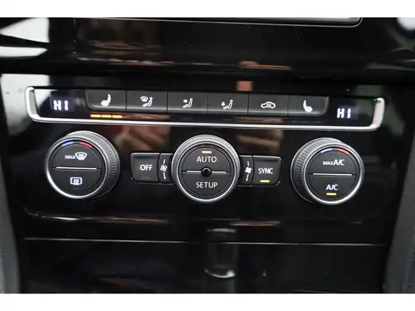 VW GOLF (19/23)